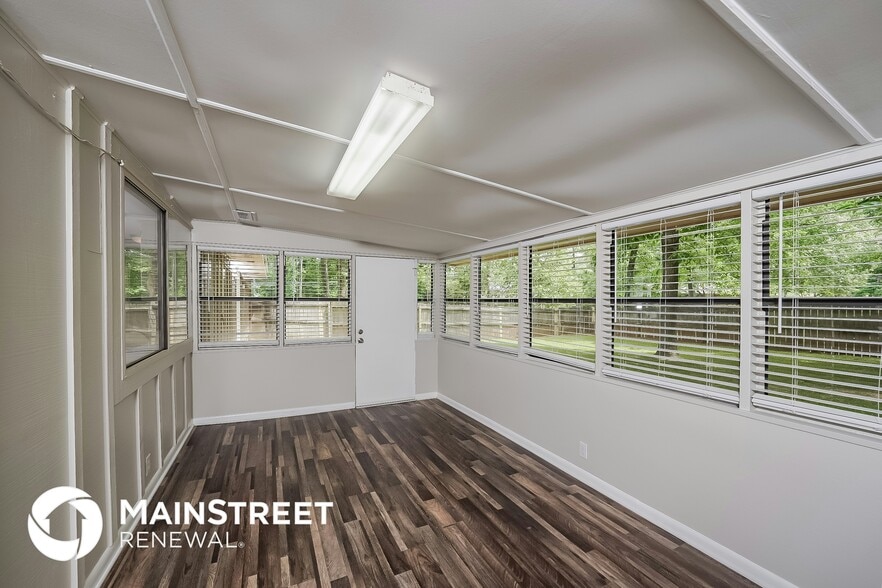 Building Photo - 2064 Edenwood Dr