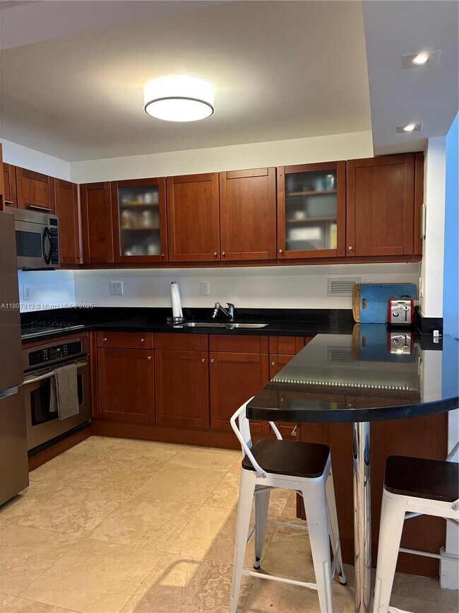 Building Photo - 2301 Collins Ave