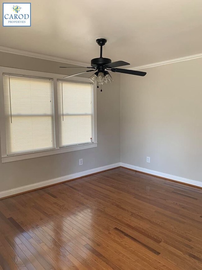 Building Photo - Cozy Cottage Minutes from Uptown