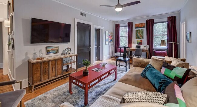 Building Photo - 518 Lamar Ave