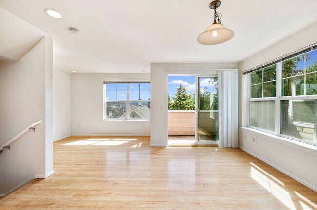 Building Photo - The Perfect Urban Escape: A Quiet, Safe 3-Bedroom Townhouse in North Queen Anne - Tour Now!
