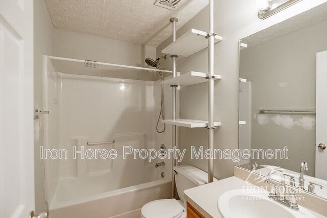 Building Photo - 195 Westchester Cir