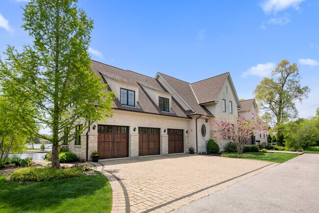 Building Photo - 404 N Dee Rd