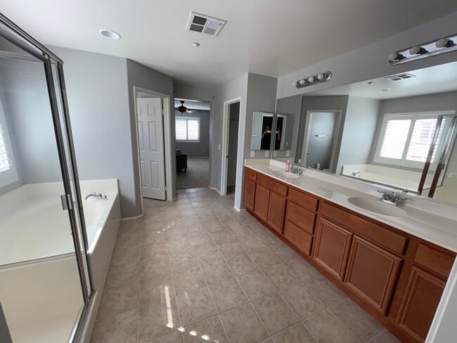 Building Photo - 10950 Mayberry St