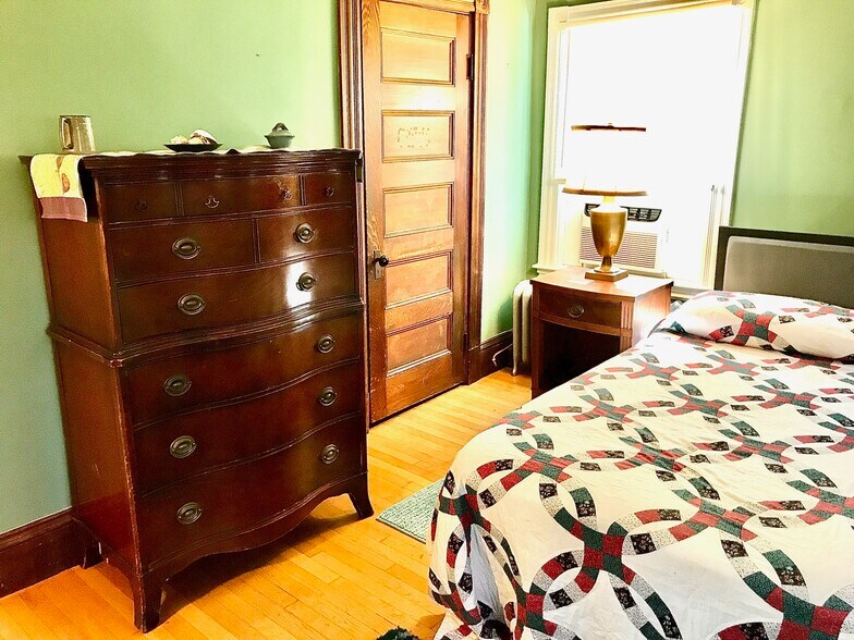 Bedroom - 17 Marathon St