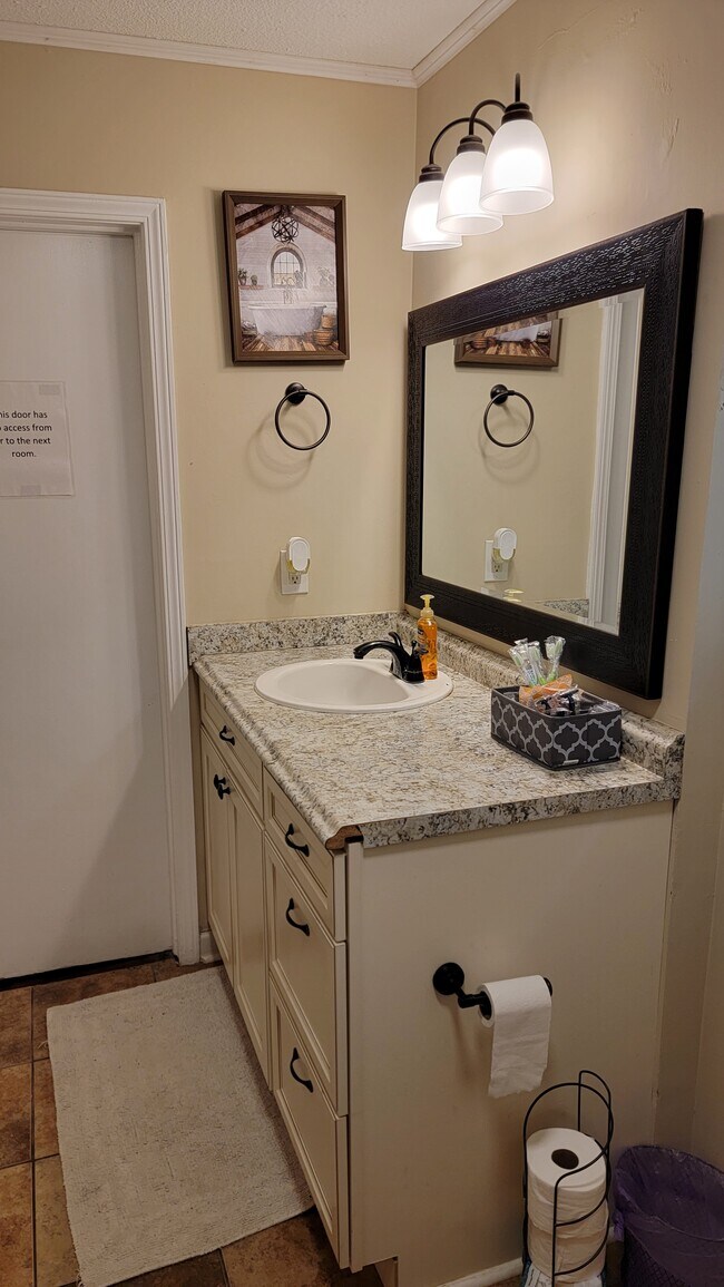 Building Photo - 3755 Cedar Hurst Way