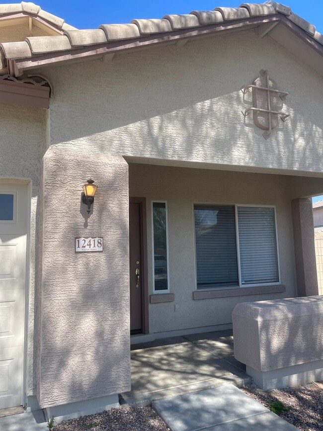 Building Photo - Sharp & Clean 4 Bedroom/ 2 Bath Single Lev...