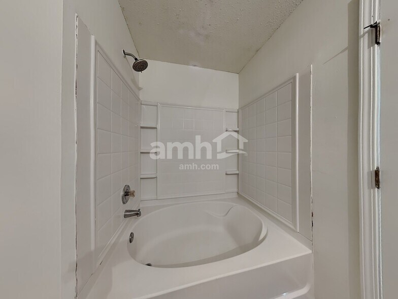 Building Photo - 1066 Bridgend Dr