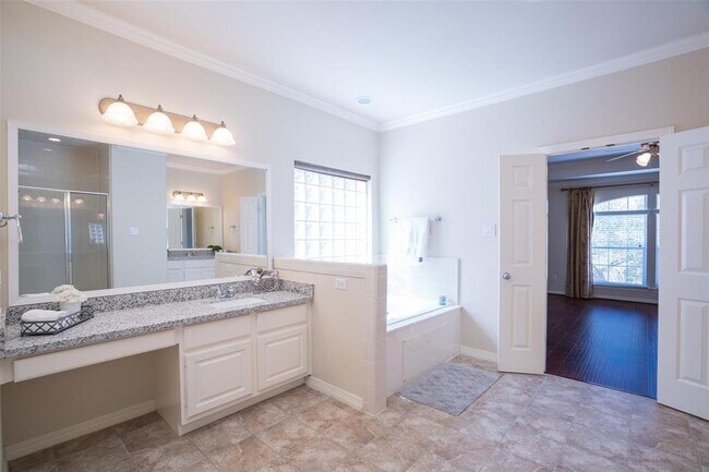 Building Photo - 13307 Olive Trce
