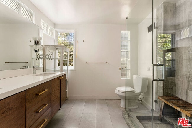 Building Photo - 1530 Elevado St