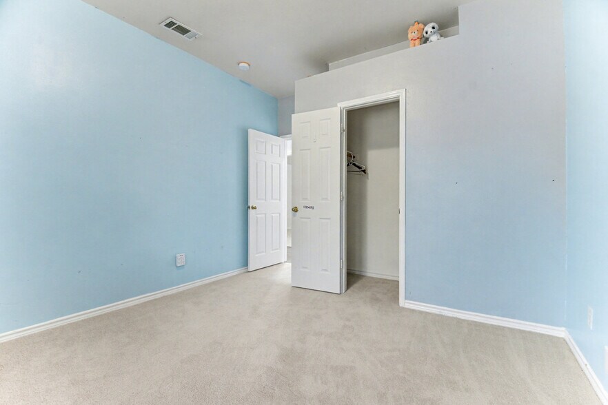 Building Photo - 5474 Golfside Dr