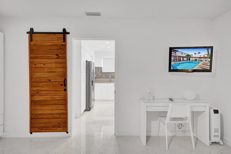 Building Photo - 3215 NE 7th St