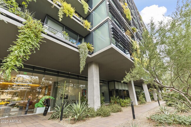 Building Photo - 7180 E Kierland Blvd