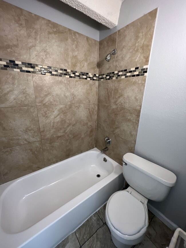 Building Photo - 2 Bedroom 1 Bathroom Apartment in Aurora