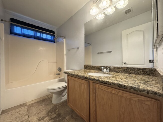 Building Photo - 2 BEDROOM PLUS OFFICE/DEN IN MCDOWELL MTN ...