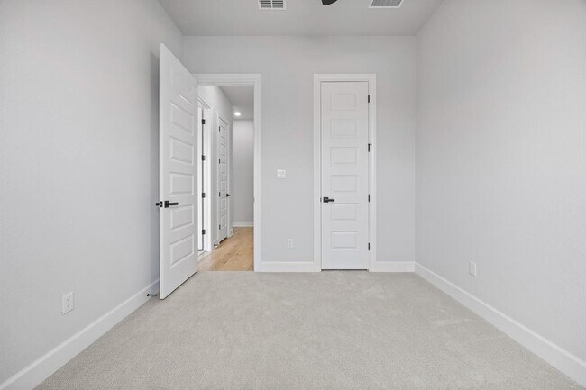 Building Photo - 114 Nandina Path