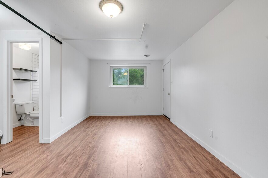 Building Photo - 902 Dunston St