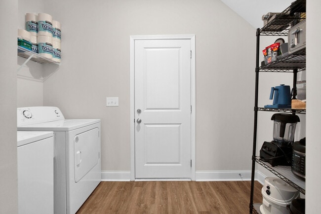 Building Photo - 245 Lonesome Glory Dr