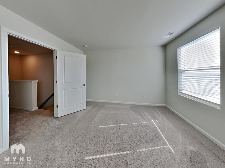 Building Photo - 6043 Kayton St