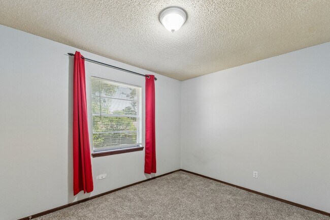 Building Photo - 3401 E Noble Dr