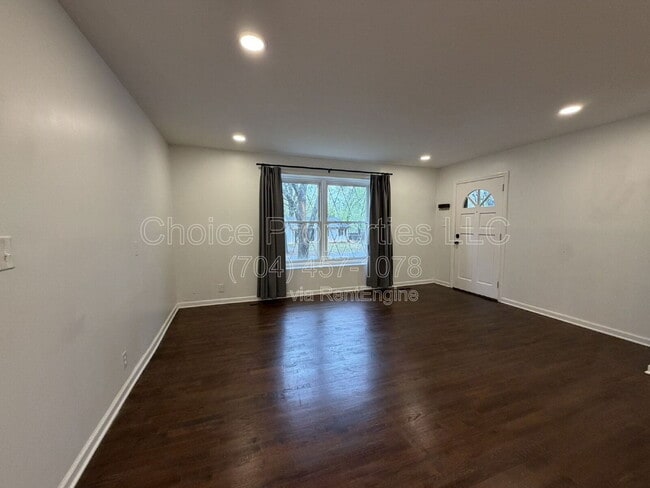 Building Photo - 5044 Baylor Dr