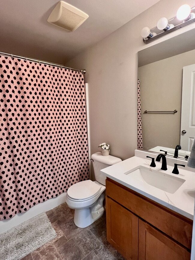 Building Photo - Beautiful 4BR | 2.5BA Home on Cul-de-Sac i...