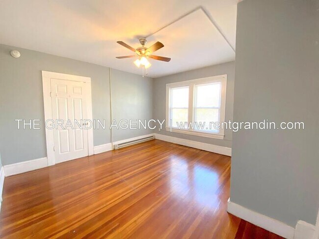 Building Photo - 1306 Patterson Ave SW