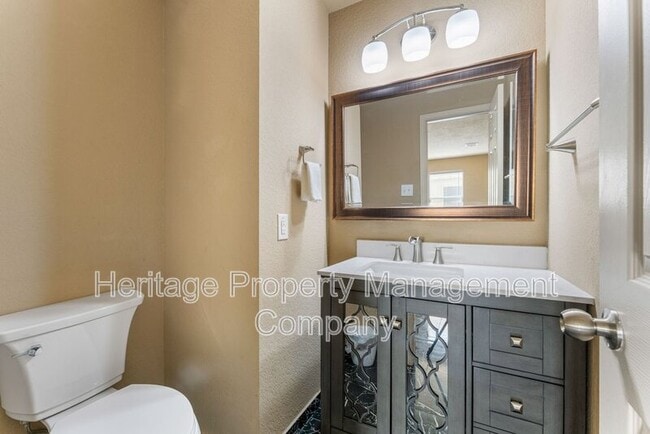 Building Photo - 5819 Providence Oak