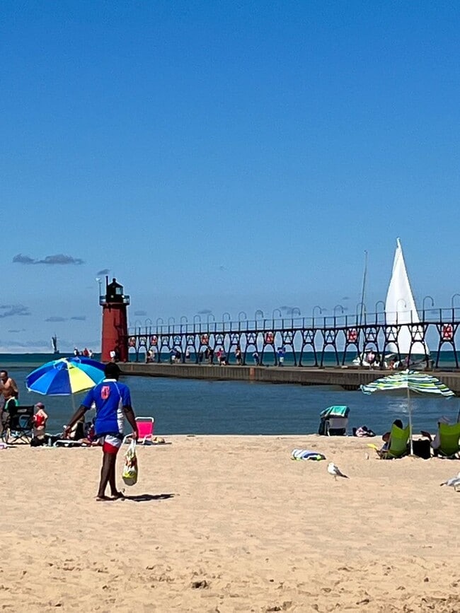 Building Photo - CharmingTwo Bedroom One Bath With Finished...