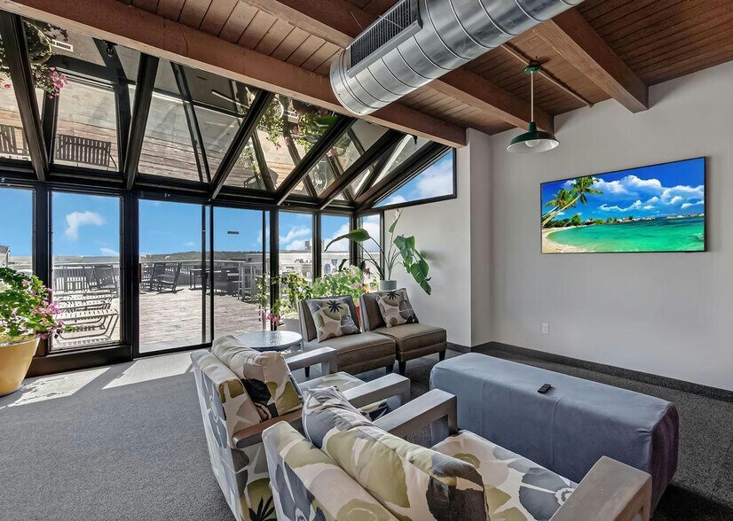 Party Room, Upper Level - 289 5th St E