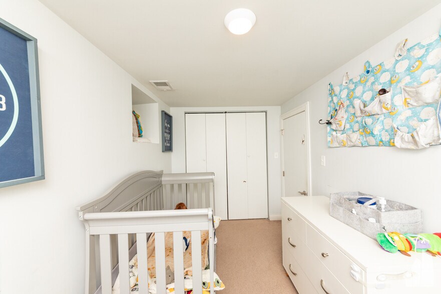 Building Photo - 2341 W Montana St