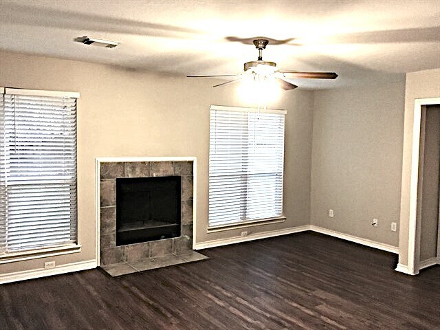 Building Photo - 2218 Shady Pine Dr