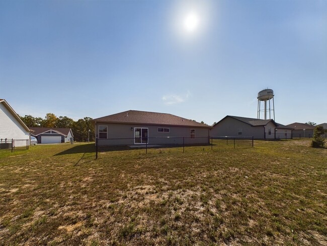 Building Photo - 3 Bed 2 Bath w/ Fence Built in 2022 Availa...