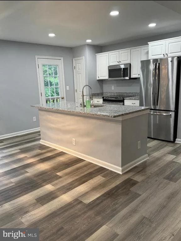 Building Photo - 44 Hidden Lake Dr