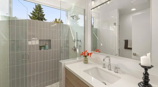 Building Photo - 911-B N 98th St