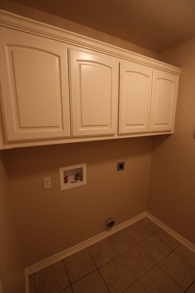 Building Photo - Stunning 3 Bedroom in Vineyard Estates Com...