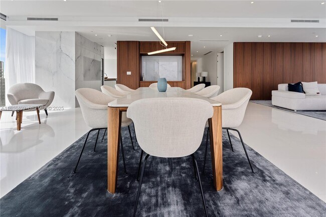 Building Photo - 300 Biscayne Blvd Way