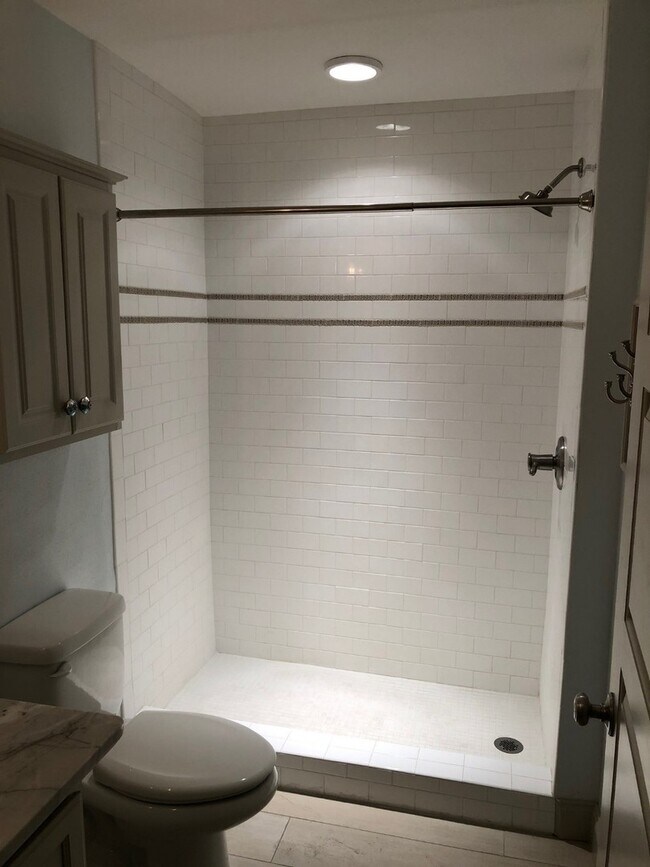 Building Photo - 2B/2B Condo in Old Bay Village – Upgraded ...