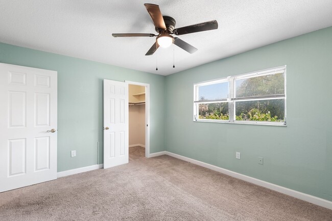 Building Photo - ONE BEDROOM APARTMENT AVAILABLE!