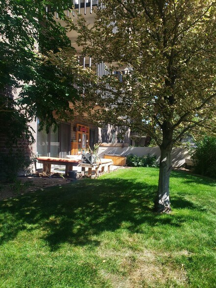 Building Photo - 460 S Marion St Pkwy