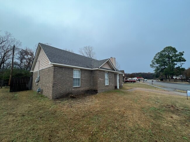 Building Photo - 2607 Parkview Memphis, TN 38128