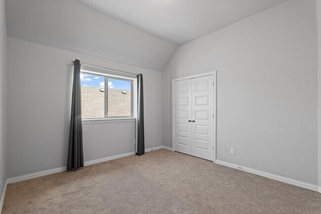Building Photo - 3004 Campbell Dr