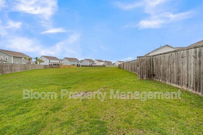 Building Photo - 227 Shortmarsh St