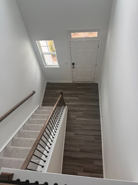 Building Photo - 1028 Red Finch Wy