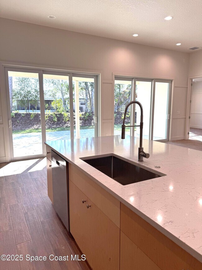 Building Photo - 2801 Edington Dr