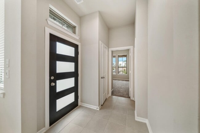 Building Photo - 1547 Crystal Stream Dr