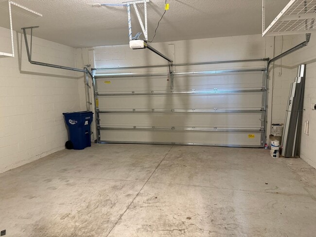 Building Photo - Beautiful 4 bedroom Home