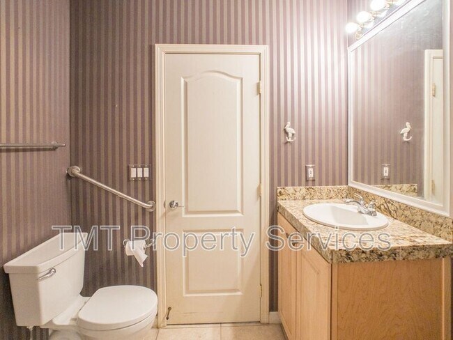 Building Photo - 9510 Stone Springs Dr
