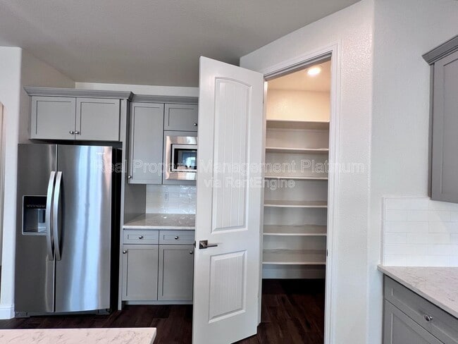 Building Photo - 1436 E Via Albero Dr