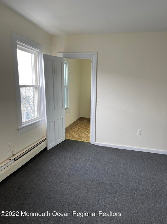 Building Photo - 43 Webb Ave